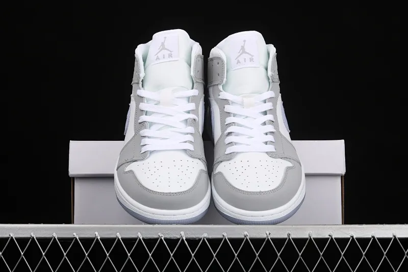 All categories Air Jordan Jordan series basketball shoes Air Jordan 1 Mid Air Jordan 1 Mid AJ1 Joe 1 Zhongbang white gray blue color BQ6472-105